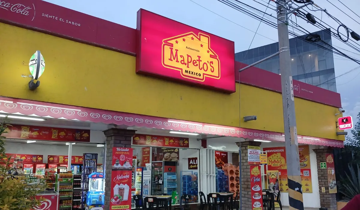 Fachada de una sucursal Mapetos
