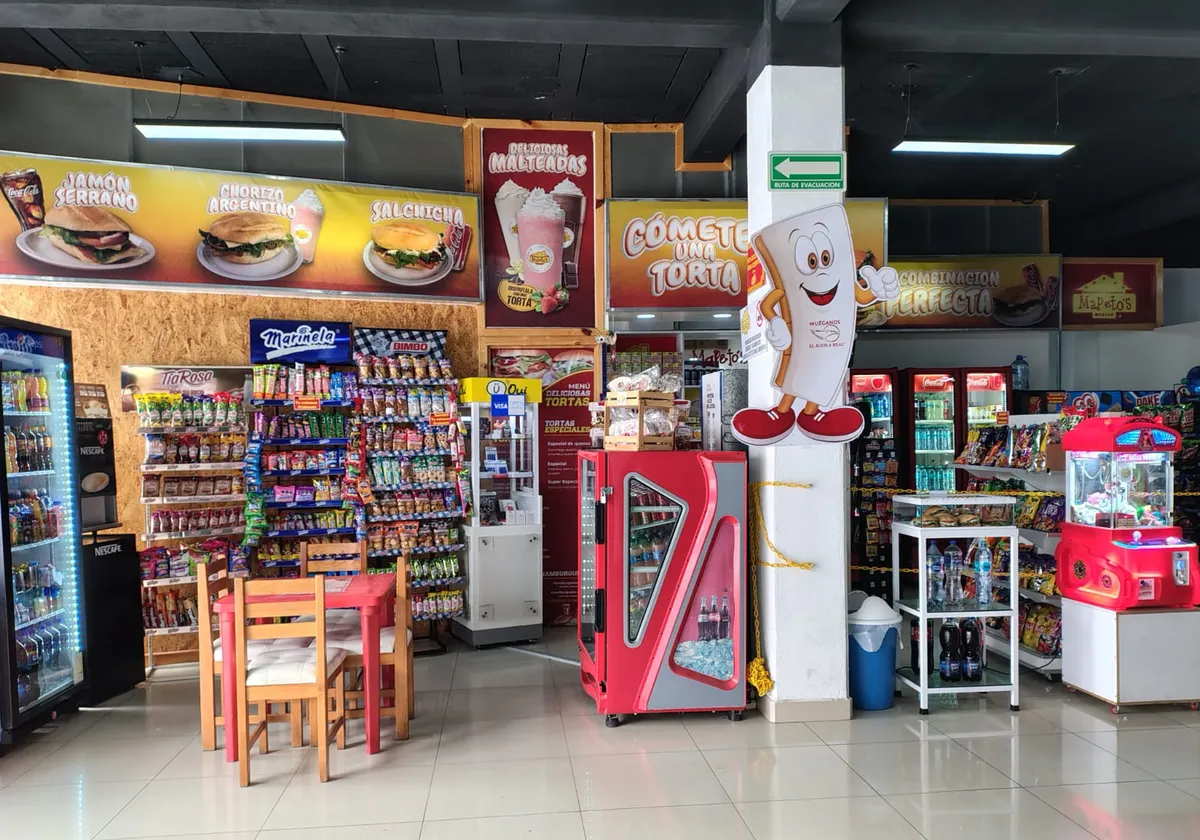 Interior de una sucursal Mapetos